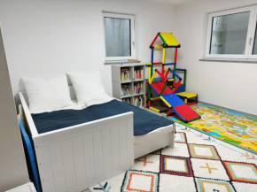 EMMA Gardencity Basement Flat